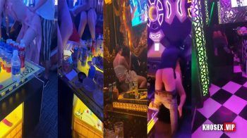 Nàng tiếp viên karaoke xinh đẹp chiều khách tới bến trong clip ngắn